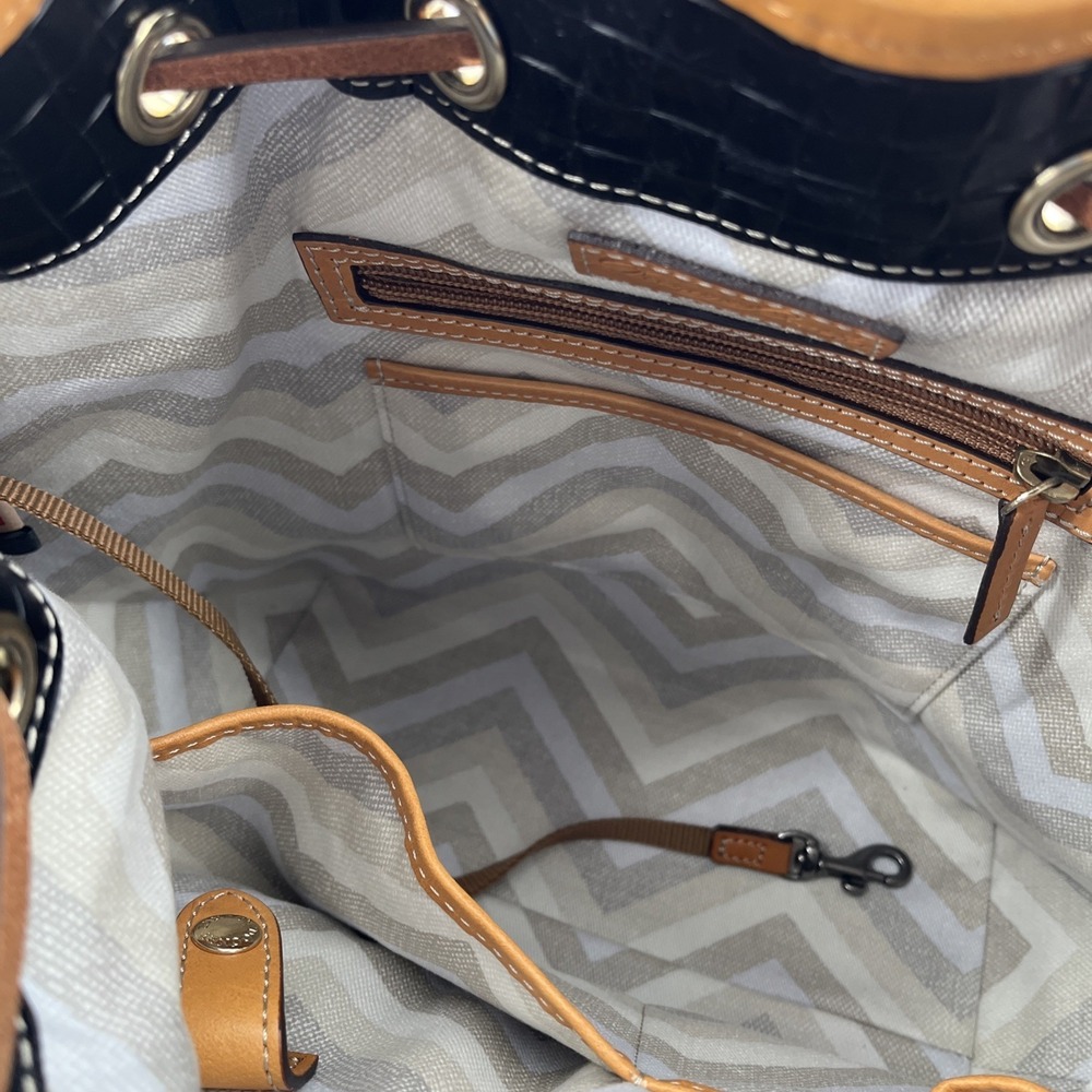 Dooney & Bourke Drawstring Bag Woven Look Embossed Leather Black & Caramel Trim - Picture 14 of 16
